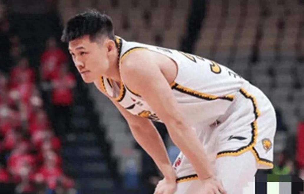 关于曼城发布备战花絮，冲刺阶段调整名单，CBA常规赛任务艰巨，心理建设被强调的信息