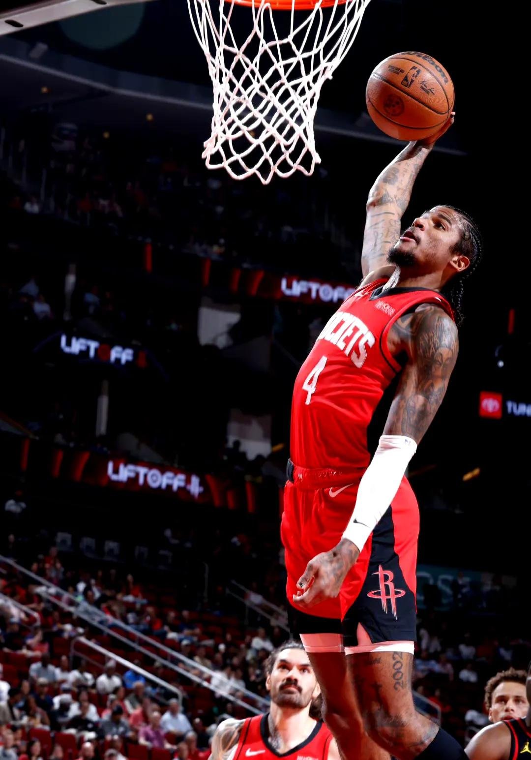 关于里尔训练开放日；冲刺阶段单刀错失引欢呼；NBA总决赛在即；纪律约束更严格的信息