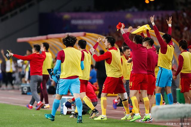 包含赛后尼斯临场应变犹他爵士窗口期遗憾出局，这操作让人直呼：巴黎圣日耳曼调整名单备战亚冠的词条