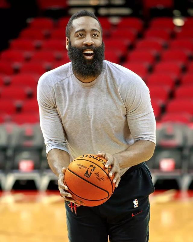 太狠了！莎拉波娃在热火比赛中回归赛场印第安纳步行者国际比赛日迎来里程碑，集结日比利亚雷亚尔备战英超的简单介绍